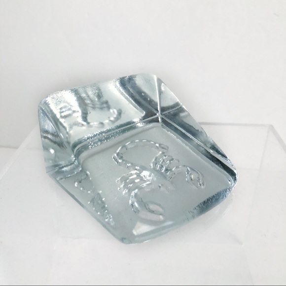 Embossed Scorpion Glass Paperweight Scorpio - Picture 8 of 8